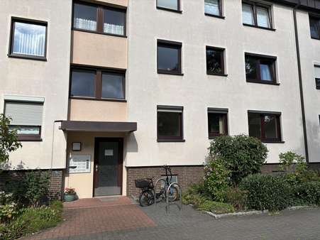 Hauseingang - Erdgeschosswohnung in 30827 Garbsen mit 80m² kaufen