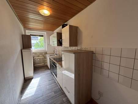 Küche mit Einbauküche - Erdgeschosswohnung in 30827 Garbsen mit 80m² kaufen