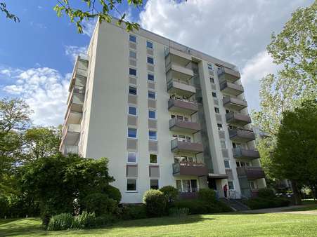 Vorderansicht Gebäude - Etagenwohnung in 30880 Laatzen mit 73m² kaufen