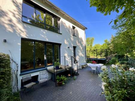 Terrassenbereich - Doppelhaushälfte in 30938 Burgwedel mit 127m² kaufen
