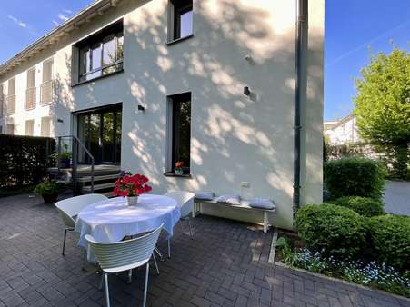 Terrassenbereich - Doppelhaushälfte in 30938 Burgwedel mit 127m² kaufen