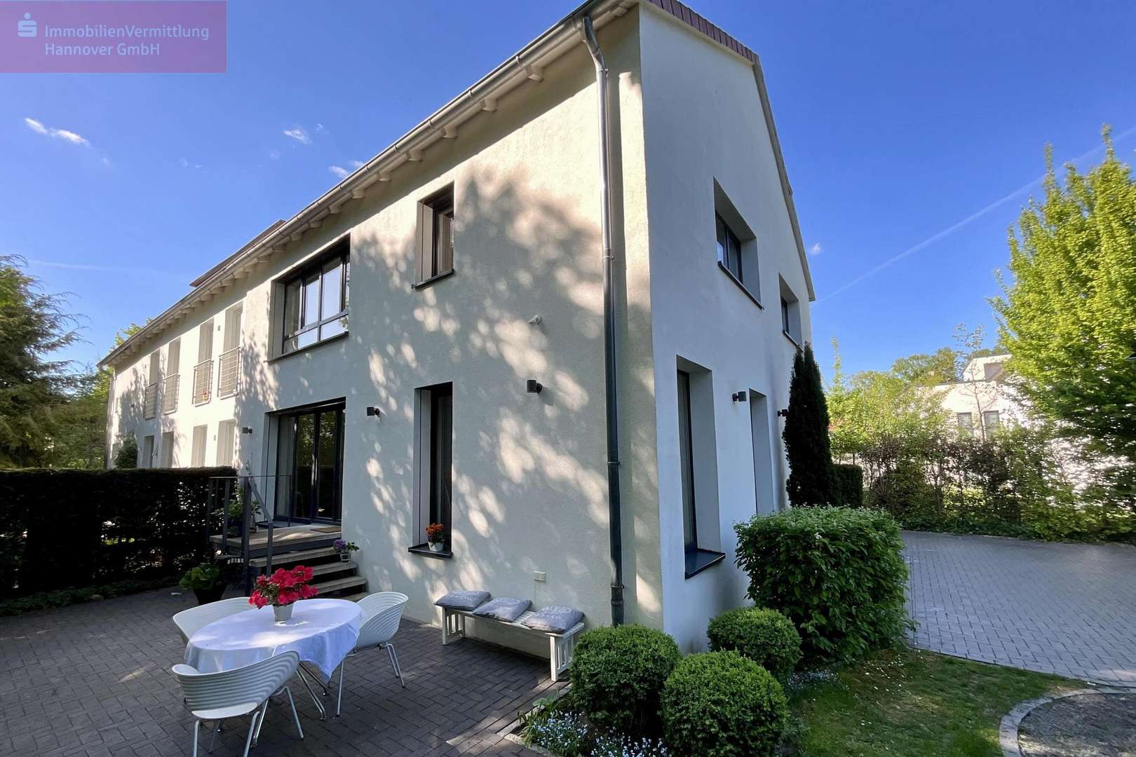 Terrassenbereich - Doppelhaushälfte in 30938 Burgwedel mit 127m² kaufen