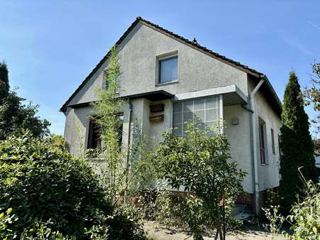 Seitenansicht Gebäude - Einfamilienhaus in 30853 Langenhagen mit 128m² kaufen