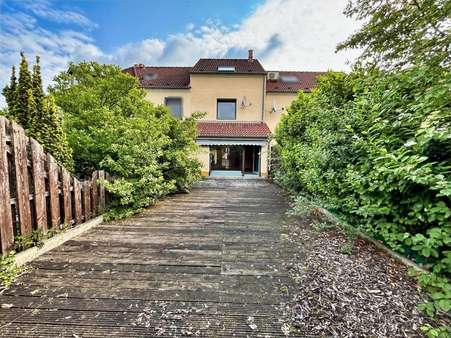 Hinteransicht - Reihenmittelhaus in 30655 Hannover mit 100m² kaufen