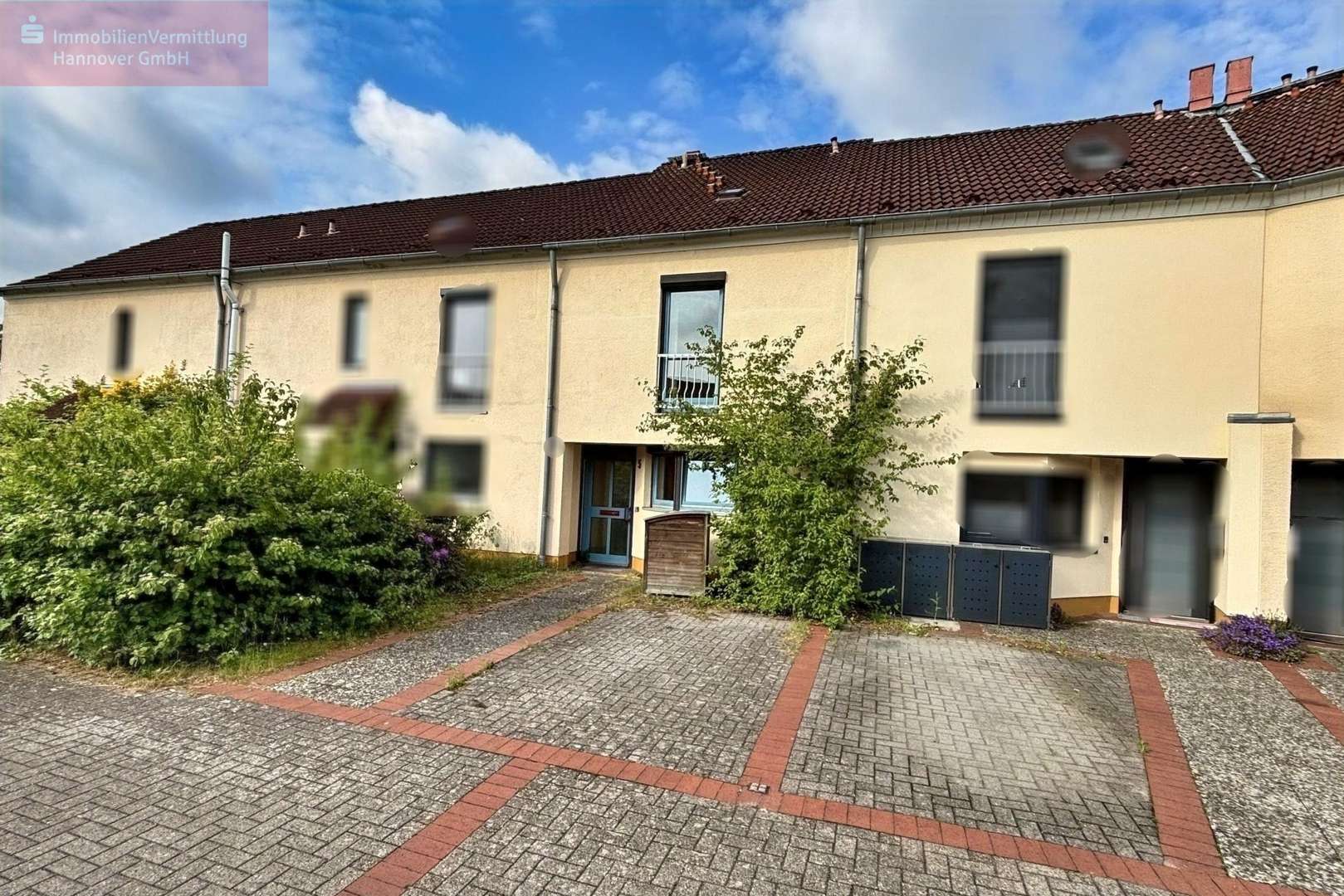 Vorderansicht - Reihenmittelhaus in 30655 Hannover mit 100m² kaufen