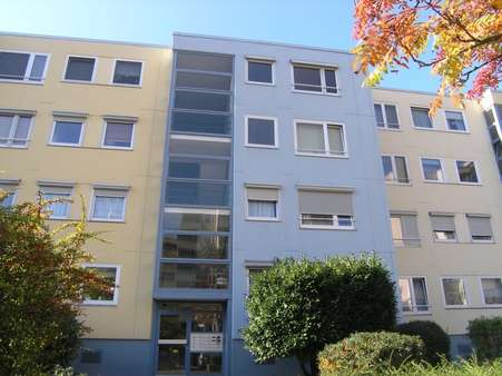Vorderansicht des Gebäudes - Etagenwohnung in 30880 Laatzen mit 58m² kaufen