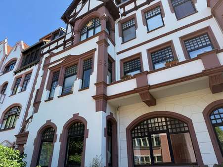 Blick auf das Haus Blick auf das Haus - Erdgeschosswohnung in 30449 Hannover mit 190m² kaufen