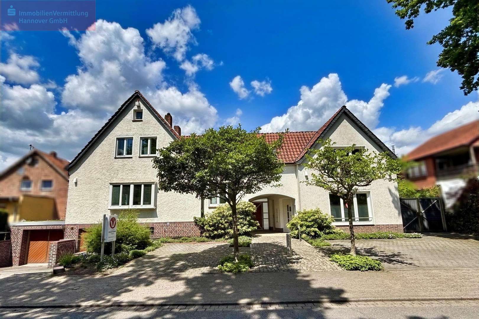 Ansicht von der Straße Ansicht von der Straße - Mehrfamilienhaus in 30900 Wedemark mit 298m² kaufen
