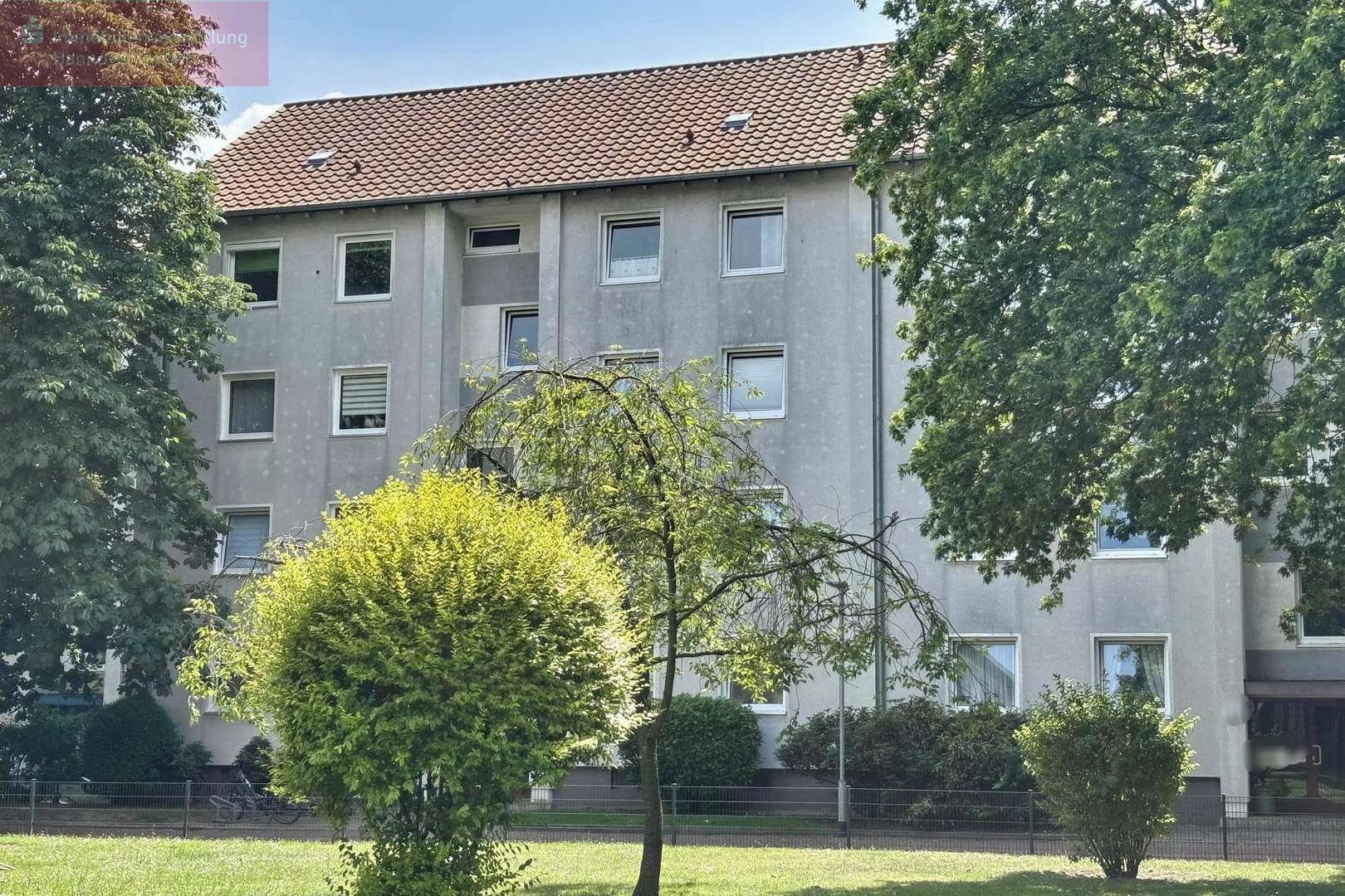 Gebäudevorderseite Gebäudevorderseite - Etagenwohnung in 30853 Langenhagen mit 63m² kaufen