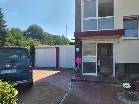 Doppelgarage rechts + Stellplatz - Zweifamilienhaus in 31535 Neustadt mit 160m² kaufen