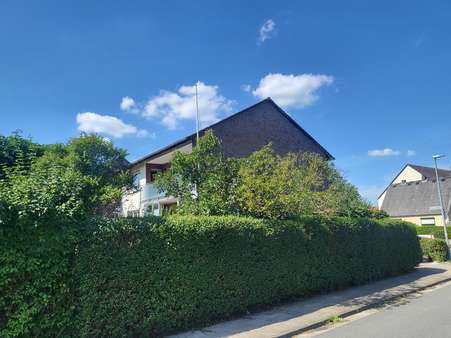 Seitenansicht - Zweifamilienhaus in 31535 Neustadt mit 160m² kaufen
