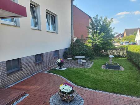 Vorgarten - Zweifamilienhaus in 31535 Neustadt mit 160m² kaufen