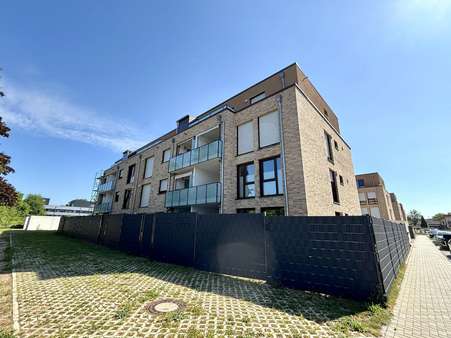Rückansicht Gebäude - Etagenwohnung in 31157 Sarstedt mit 111m² kaufen