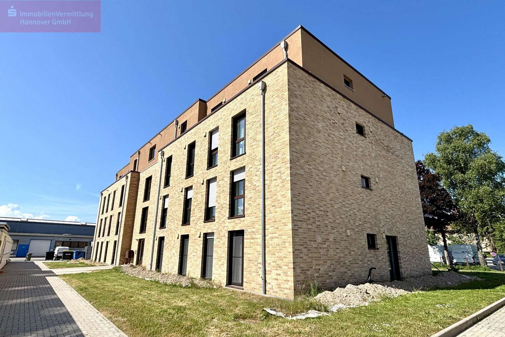 Vorderansicht Gebäude - Etagenwohnung in 31157 Sarstedt mit 111m² kaufen