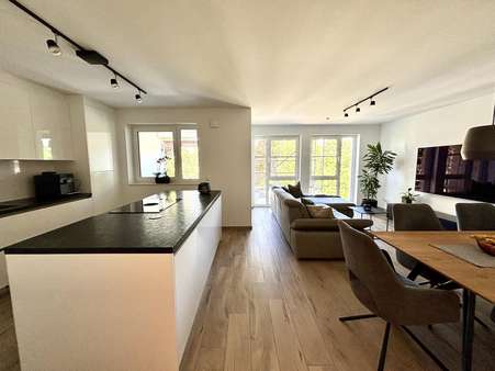 Großer Wohnbereich mit hochwertiger Küche - Etagenwohnung in 31157 Sarstedt mit 111m² kaufen