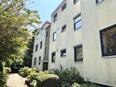 Vorderansicht Gebäude - Etagenwohnung in 30880 Laatzen mit 84m² kaufen