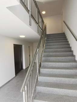 Treppenhaus + Aufzug - Etagenwohnung in 31535 Neustadt mit 111m² kaufen