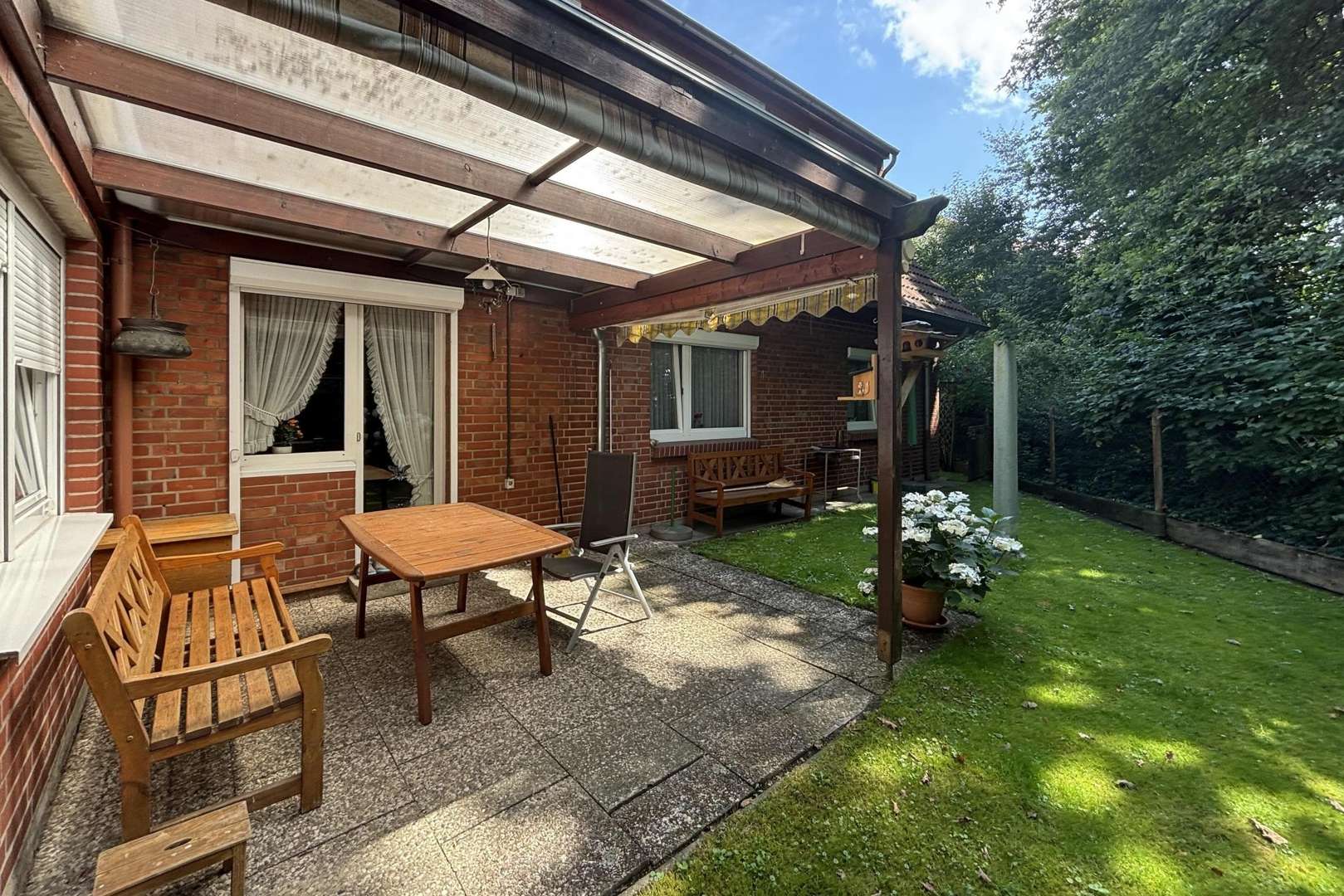 Terrasse Terrasse - Zweifamilienhaus in 30827 Garbsen mit 246m² kaufen