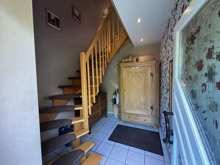 Eingangsbereich zum Dachgeschoss Eingangsbereich zum Dachgeschoss - Zweifamilienhaus in 30827 Garbsen mit 246m² kaufen