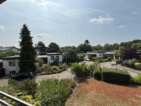 Blick von der Loggia Blick von der Loggia - Etagenwohnung in 30457 Hannover mit 94m² kaufen