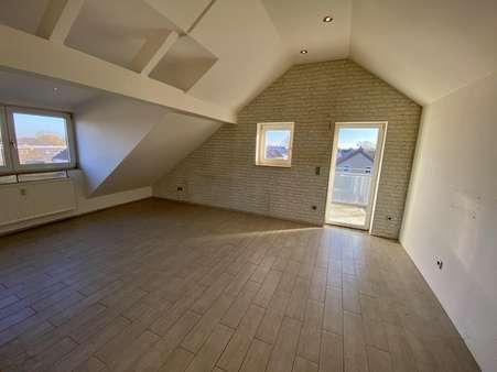 Schöner Wohn- Essbereich - Dachgeschosswohnung in 30853 Langenhagen mit 60m² kaufen