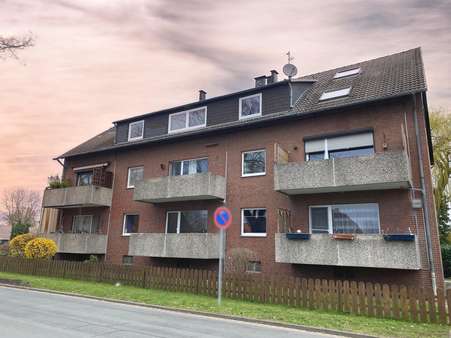 Straßenseite - Etagenwohnung in 30855 Langenhagen mit 88m² kaufen