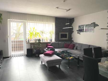 Wohnzimmer eingerichtet - Etagenwohnung in 30855 Langenhagen mit 88m² kaufen