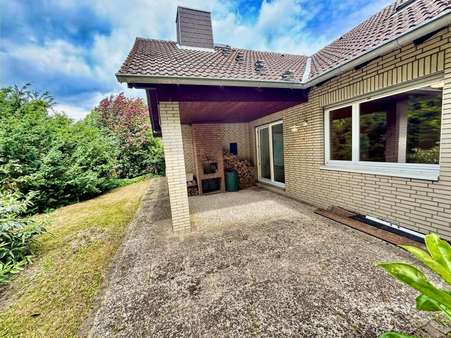 Große Terrasse mit Kamin - Einfamilienhaus in 30938 Burgwedel mit 202m² kaufen