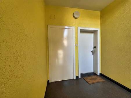 Wohnungseingangstür Wohnungseingangstür - Erdgeschosswohnung in 30171 Hannover mit 144m² kaufen