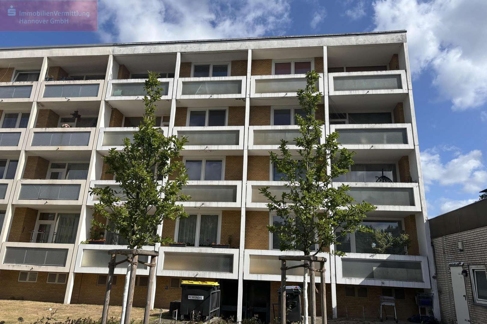 Frontseite Frontseite - Mehrfamilienhaus in 30827 Garbsen mit 423m² kaufen