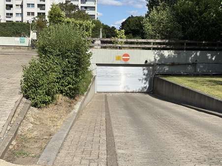 Zufahrt Tiefgarage Zufahrt Tiefgarage - Etagenwohnung in 30851 Langenhagen mit 89m² kaufen