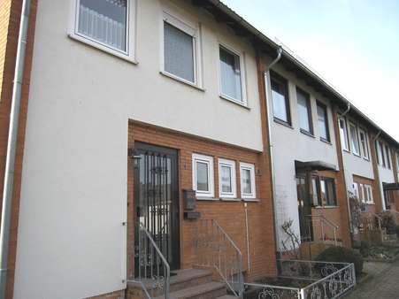 Vorderansicht - Reihenendhaus in 30890 Barsinghausen mit 83m² günstig kaufen