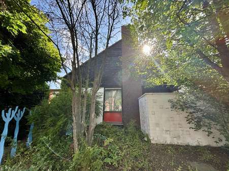Vorderansicht Gebäude Vorderansicht Gebäude - Einfamilienhaus in 30880 Laatzen mit 144m² kaufen