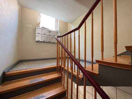 Treppenhaus Treppenhaus - Etagenwohnung in 30449 Hannover mit 87m² kaufen