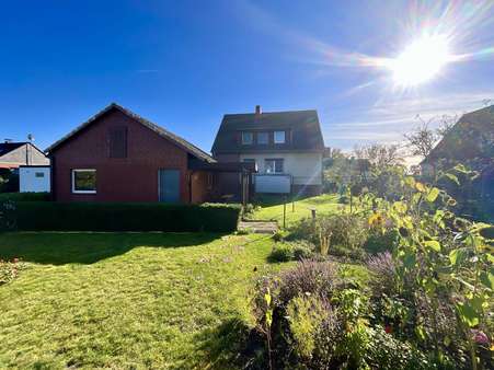 Blick aus dem Garten - Einfamilienhaus in 30938 Burgwedel mit 123m² kaufen