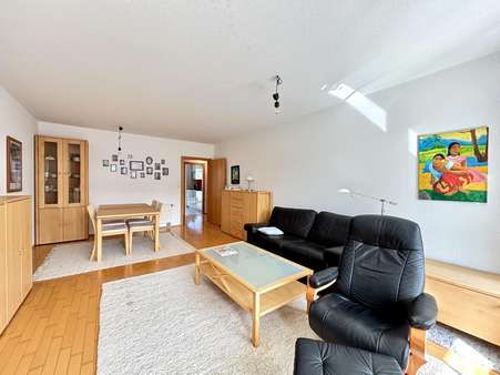 Wohnzimmer Wohnzimmer - Etagenwohnung in 30559 Hannover mit 84m² kaufen
