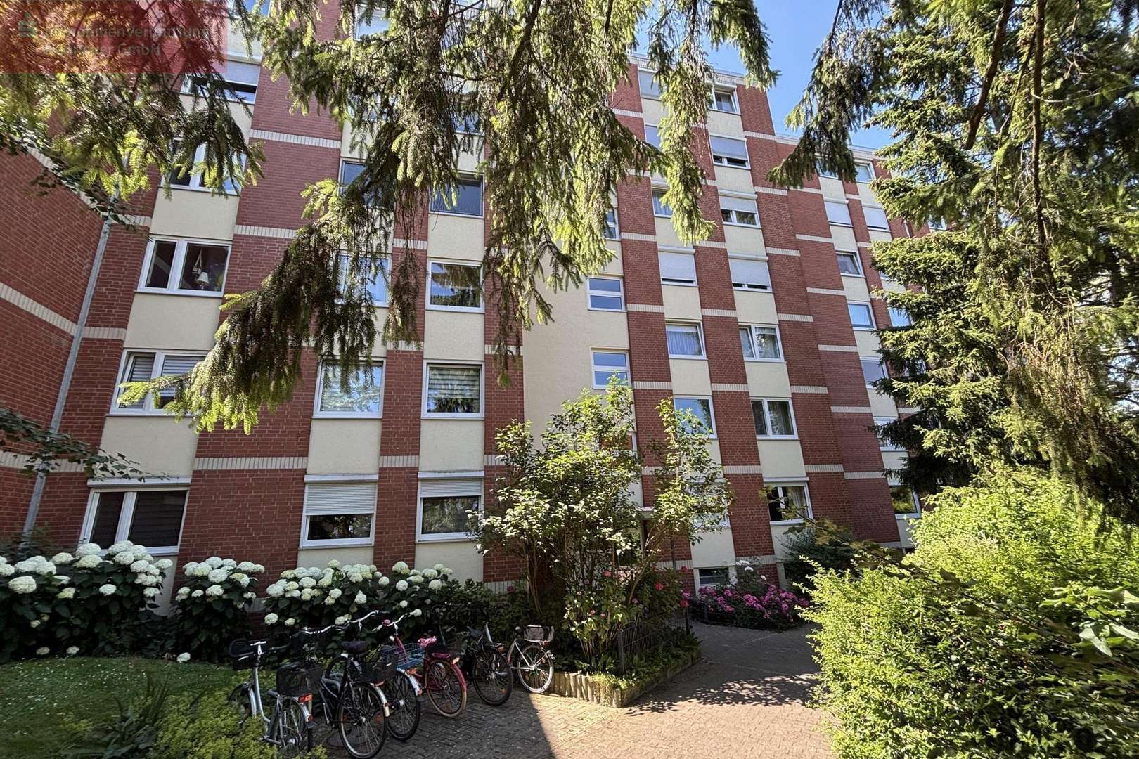 Gebäudevorderseite Gebäudevorderseite - Etagenwohnung in 30853 Langenhagen mit 55m² kaufen