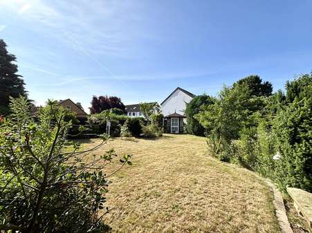 Großes Eigentumsgrundstück Großes Eigentumsgrundstück - Zweifamilienhaus in 30966 Hemmingen mit 189m² kaufen