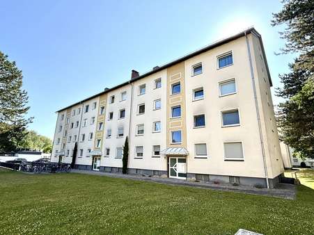 Vorderansicht Gebäude - Etagenwohnung in 30966 Hemmingen mit 68m² kaufen