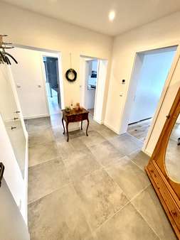 Flur Flur - Etagenwohnung in 30655 Hannover mit 82m² kaufen