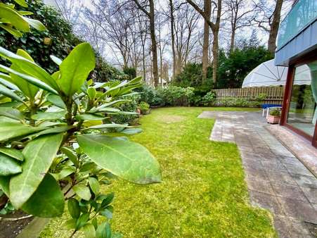 Blick in den Garten - Erdgeschosswohnung in 30657 Hannover mit 116m² als Kapitalanlage kaufen