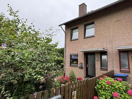 Haus Vorderansicht - Reihenendhaus in 30974 Wennigsen mit 95m² kaufen