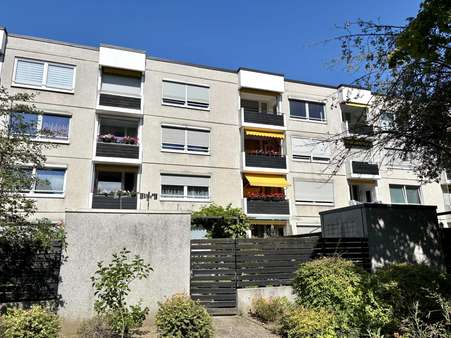 Rückansicht Gebäude Rückansicht Gebäude - Etagenwohnung in 30880 Laatzen mit 72m² kaufen