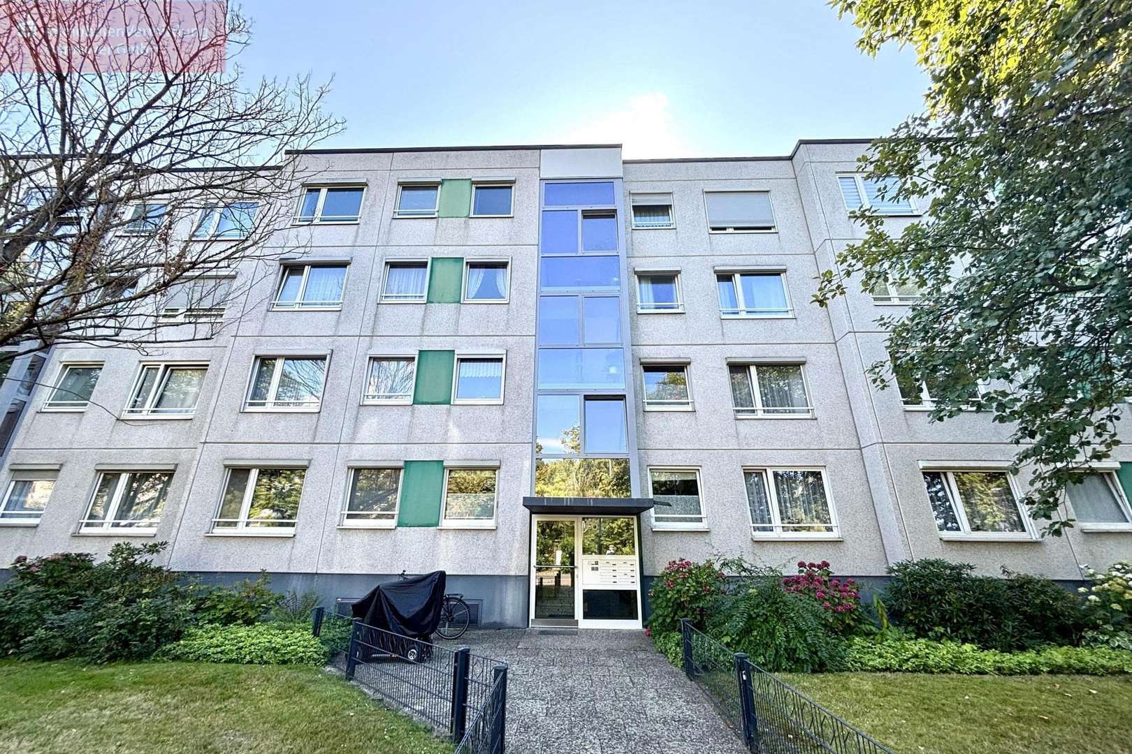 Vorderansicht Gebäude Vorderansicht Gebäude - Etagenwohnung in 30880 Laatzen mit 72m² kaufen