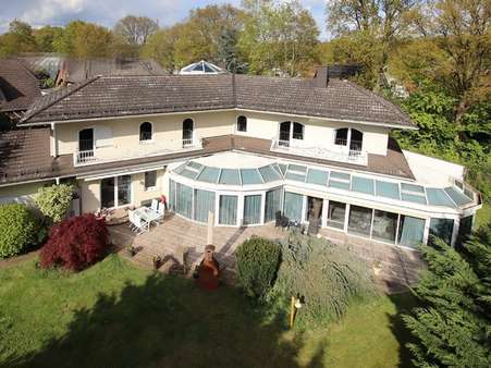 Hinteransicht - Villa in 30657 Hannover mit 430m² kaufen