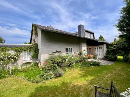 Blick aus dem Garten - Einfamilienhaus in 30916 Isernhagen mit 227m² kaufen