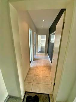 Eingang / Flur - Etagenwohnung in 30629 Hannover mit 74m² kaufen