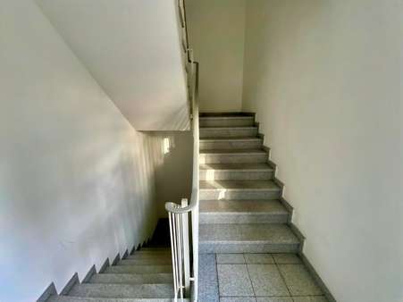 Treppenhaus - Etagenwohnung in 30629 Hannover mit 74m² kaufen