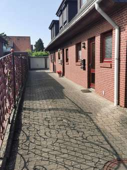Zufahrt Garage - Reihenendhaus in 31535 Neustadt mit 107m² günstig kaufen