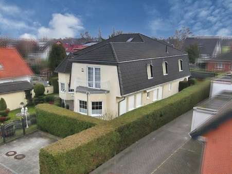 Gebäudevorderseite - Zweifamilienhaus in 30966 Hemmingen mit 164m² kaufen